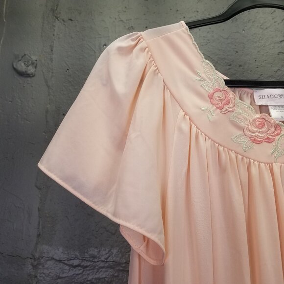 Shadowline Night Gown Sm Maxi Peach Pink Nylon Flower Embroidery Yoke Satin flaw - Picture 3 of 15